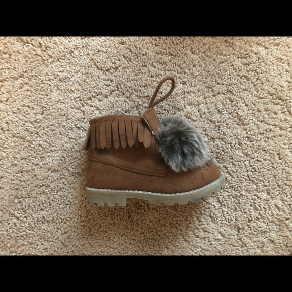 Crazy 8 Fringe Pom Pom Toddler Girl Boots - Size 6 - Picture 3 of 6